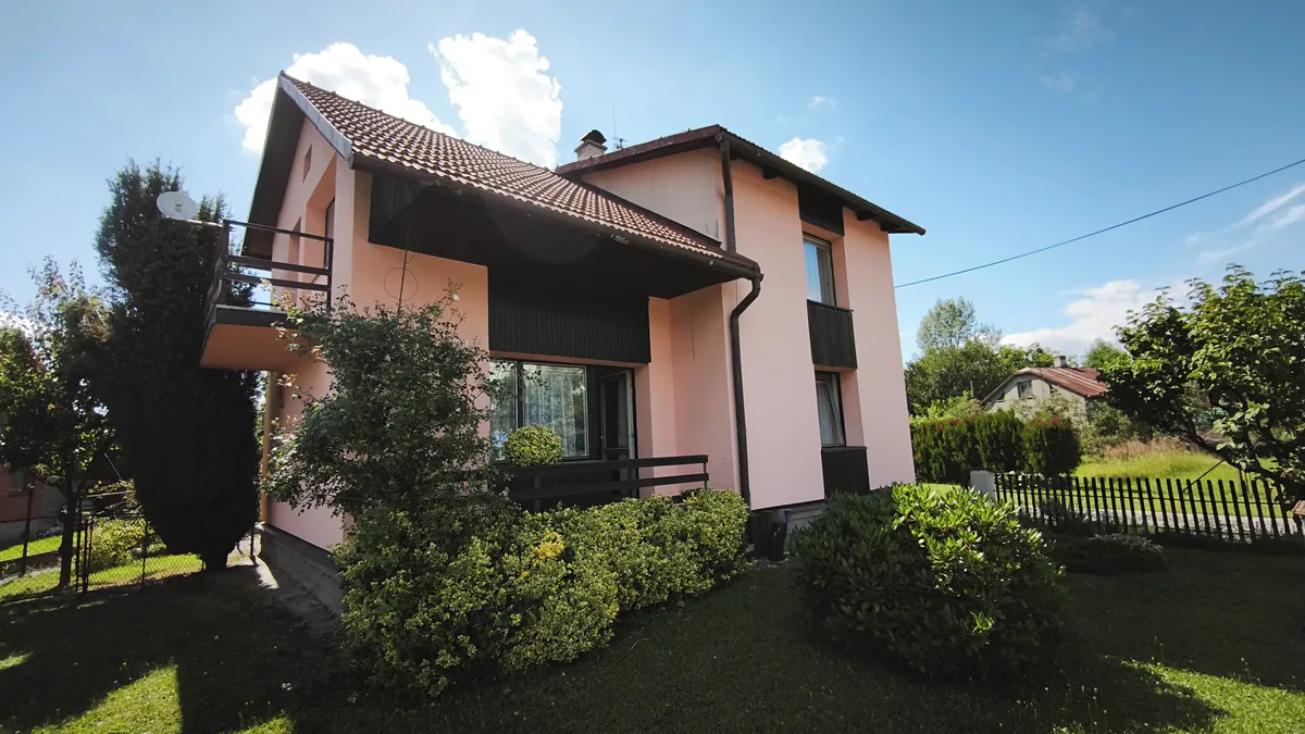Prodej rodinného domu 280 m², pozemek 1800 m²
